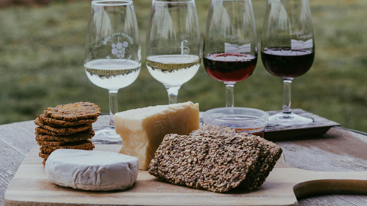 Como harmonizar queijos e vinhos