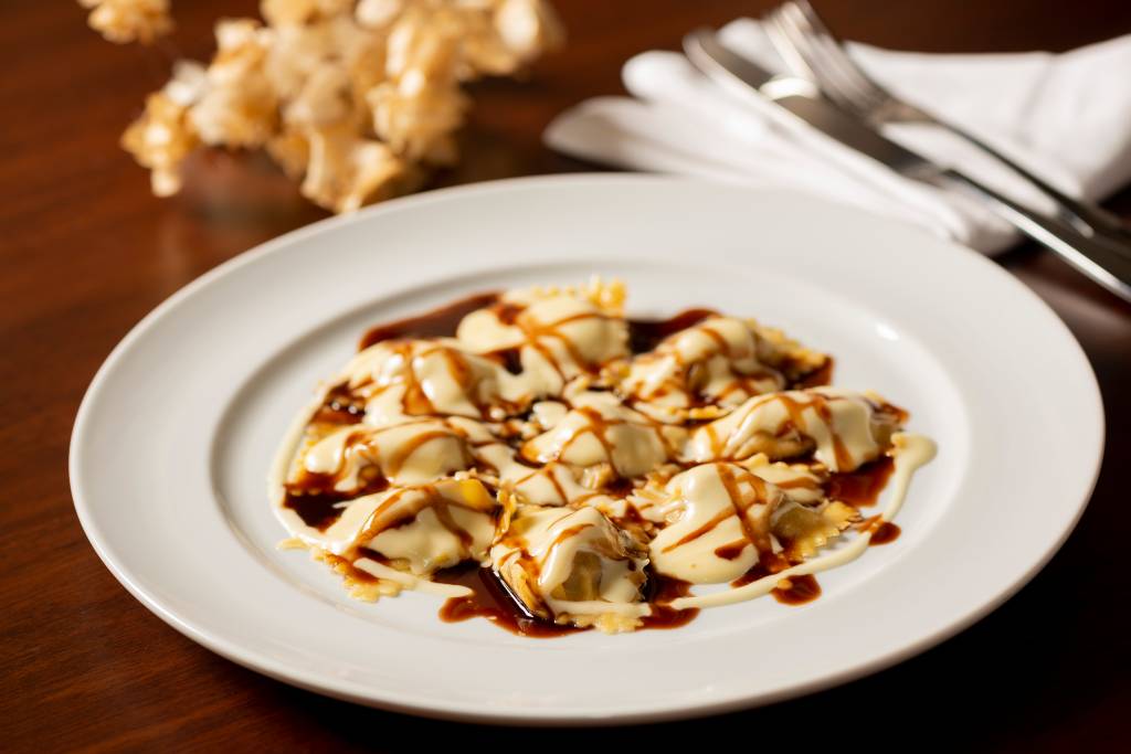 Fasano – Tortelli de vitela com creme de parmesão e roti de vitela Fasano - Tortelli de vitela com creme de parmesão e roti de vitela
