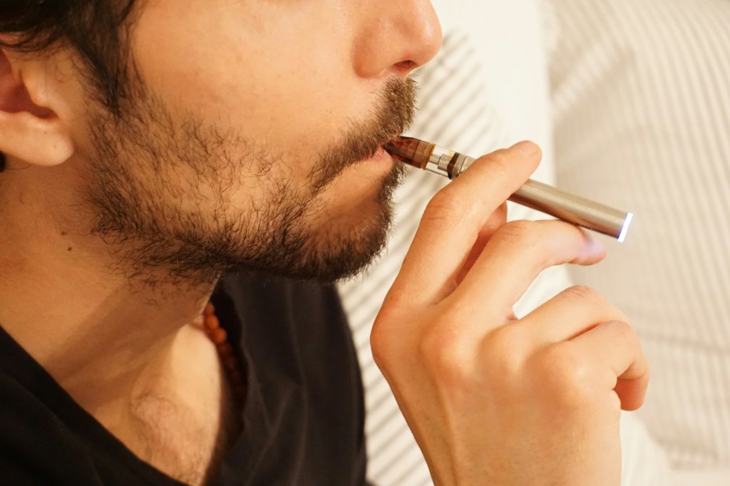 O tópico dos cigarros eletrônicos vem se mostrando cada vez mais preocupante