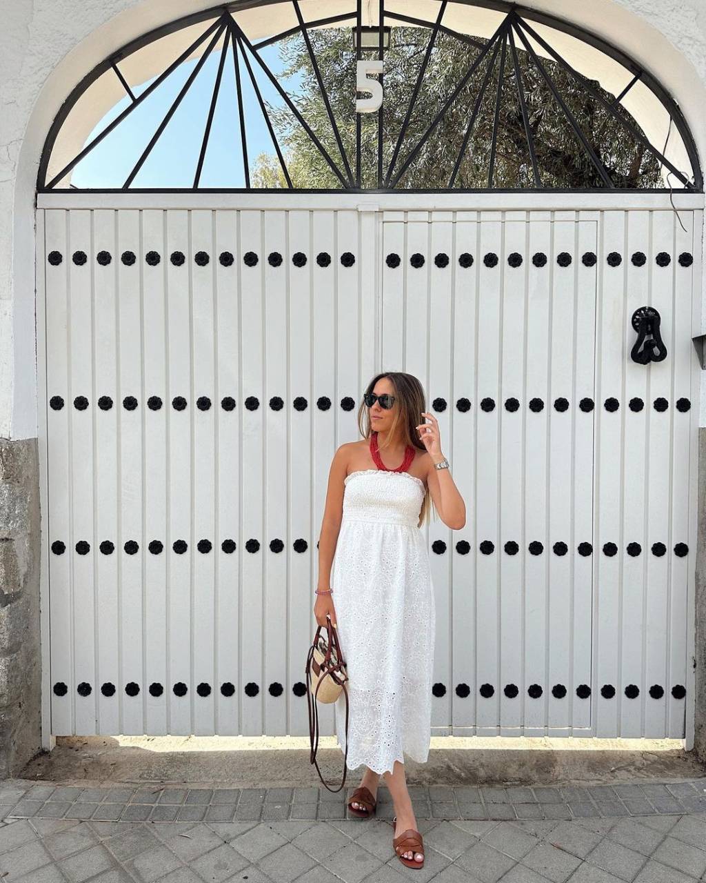 tendencia-verao-2024 Look com ombro à mostra