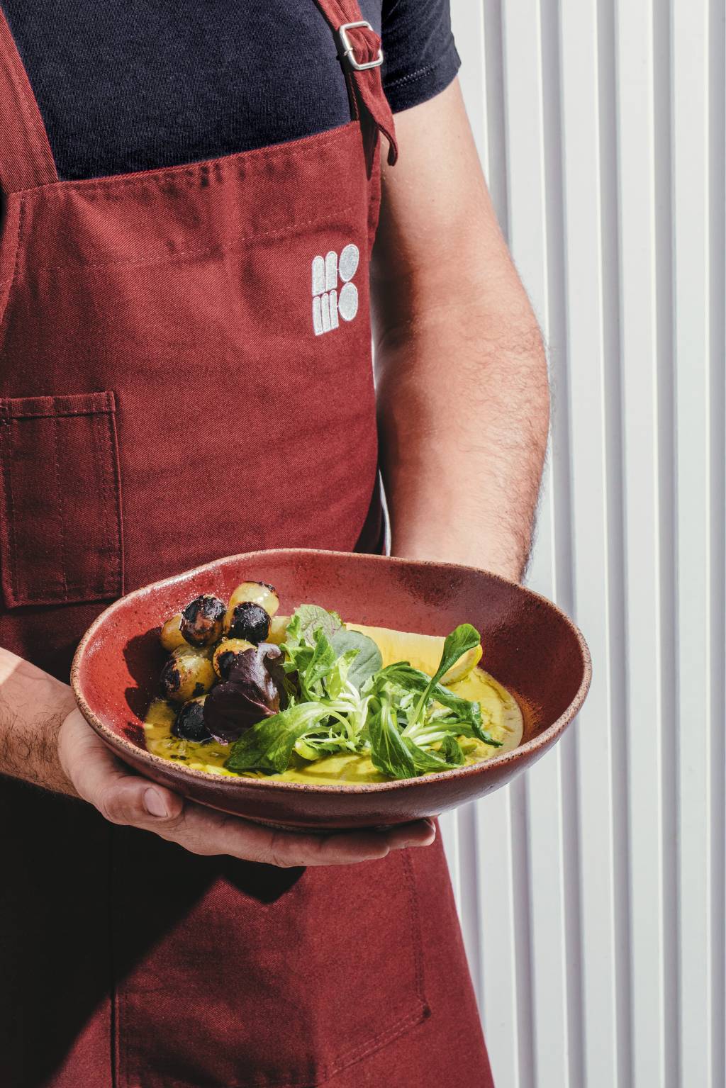 Nomo – Curry verde de chuchu, arroz jasmim e uvas tostadas Nomo - Curry verde de chuchu, arroz jasmim e uvas tostadas