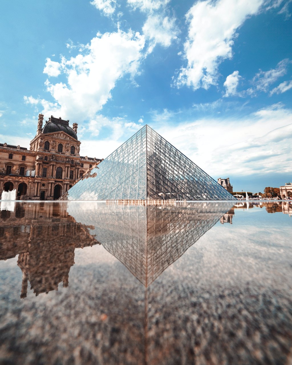 Novo restaurante fica dentro Museu do Louvre, em Paris
