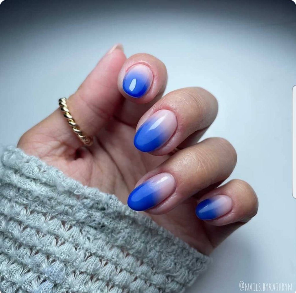 nail art ombré azul