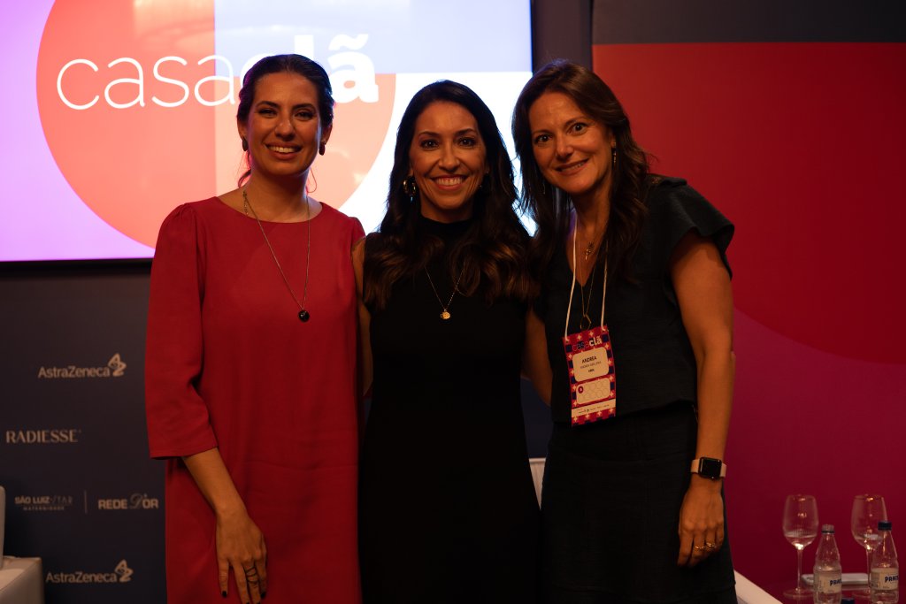 Adriana Teixeira, VP de RP da Heineken, a jornalista Paola Carvalho (que mediou o talk) e Andrea Abelleira, VP de publisher da Editora Abril