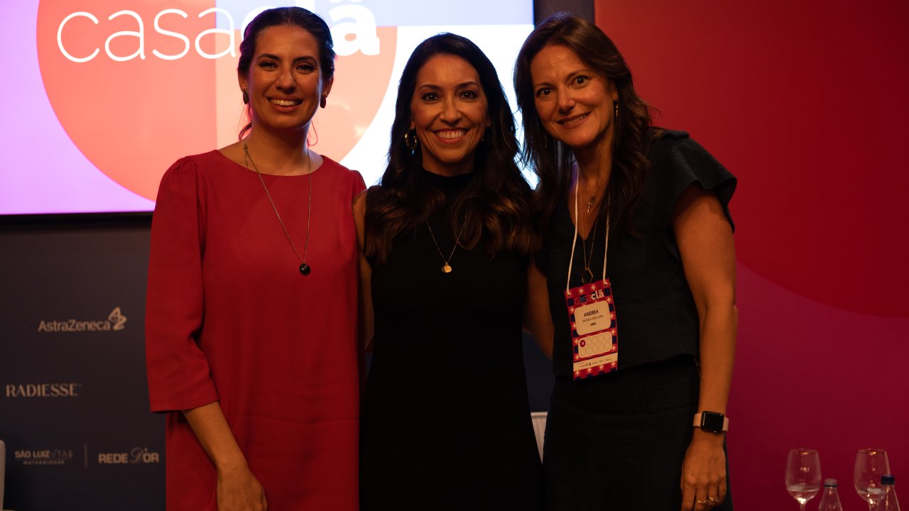 Adriana Teixeira, VP de RP da Heineken, a jornalista Paola Carvalho (que mediou o talk) e Andrea Abelleira, VP de publisher da Editora Abril