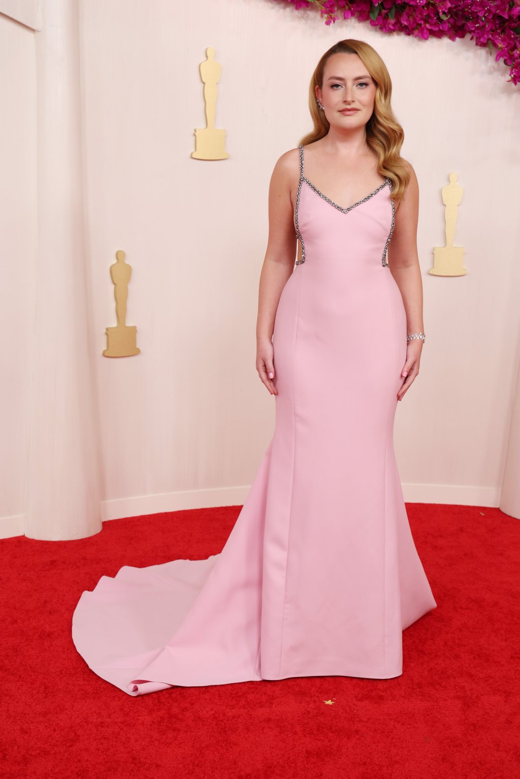 Amelia Dimoldenberg no tapete vermelho do Oscar 2024