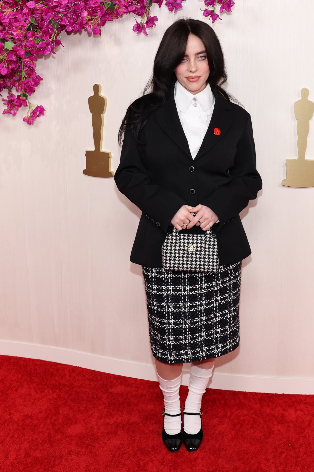 Billie Eilish no tapete vermelho do Oscar 2024