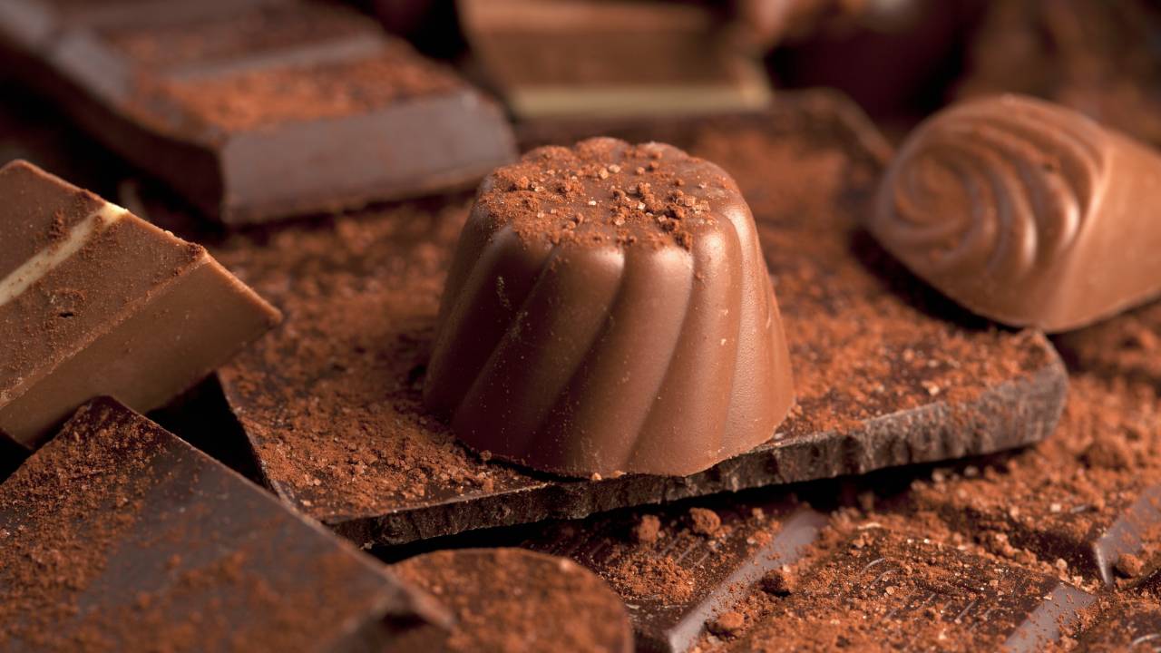 Chocolate cobertos por nuvem de cacau em pó