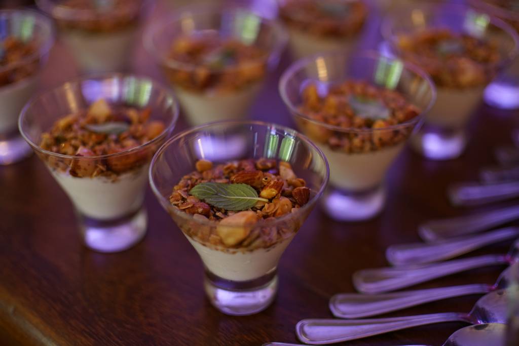 Granola – Tássia Magalhães ensina receitas para um brunch caseiro Granola - Tássia Magalhães ensina receitas para um brunch caseiro