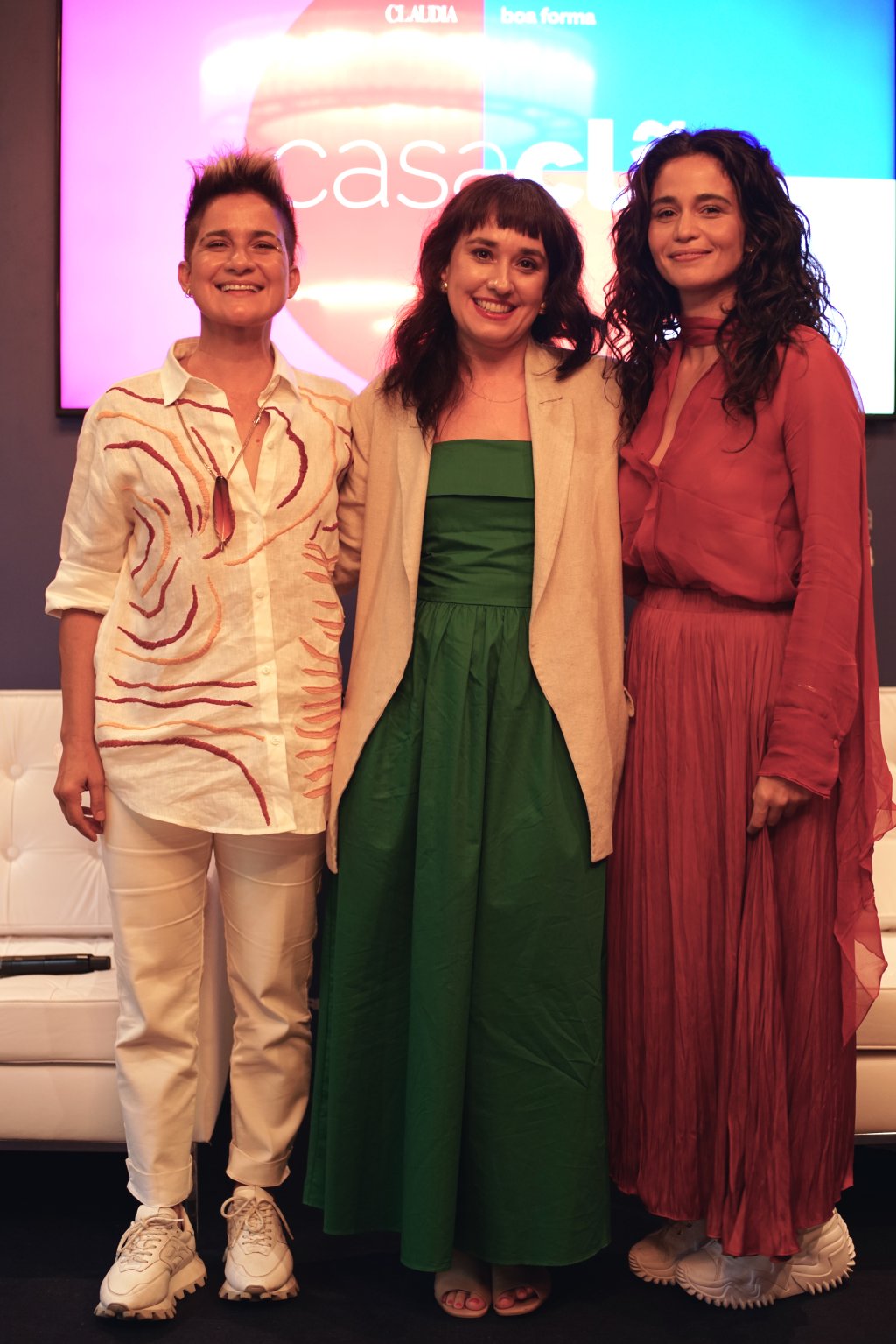 Lan Lanh, Nanda Costa e Karin Hueck, editora-chefe de CLAUDIA e mediadora do talk, na Casa Clã 2024