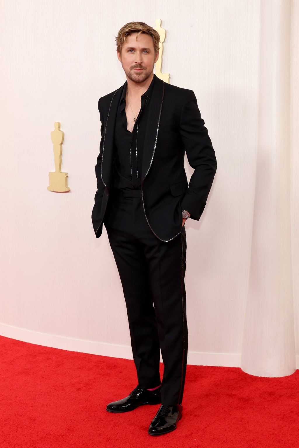 Ryan Gosling no tapete vermelho do Oscar 2024