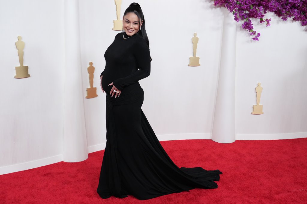 Vanessa Hudgens surge grávida no tapete vermelho do Oscar 2024