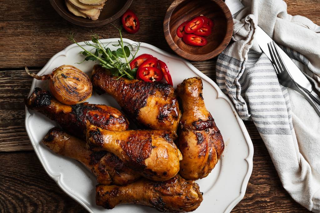 Receita na air fryer: coxas de frango com molho barbecue