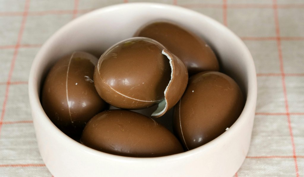 Chocolate fica mais brilhante e com mais qualidade quando passa pelo processo de temperagem