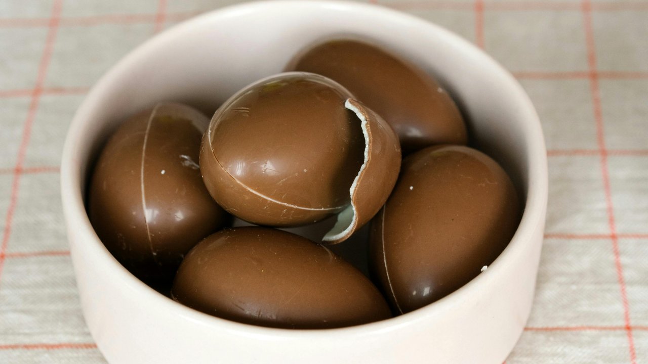 Chocolate fica mais brilhante e com mais qualidade quando passa pelo processo de temperagem