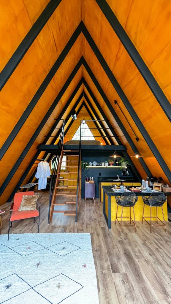 chalé-encantado-Teresópolis 3 chalés e cabanas do Airbnb para visitar no feriado