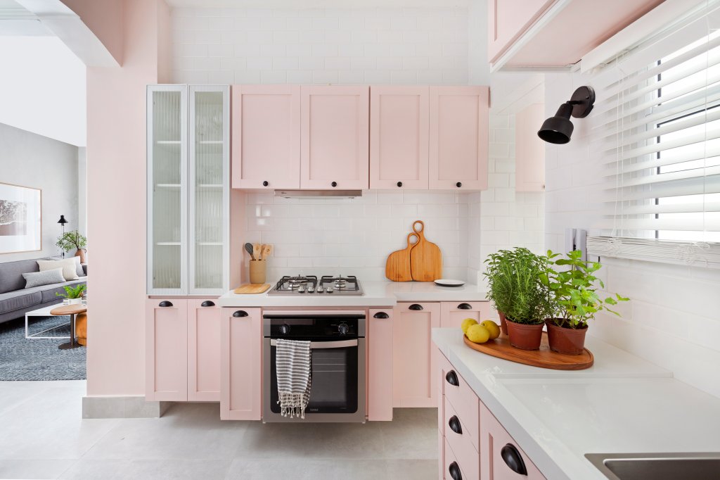 Cozinha rosa retrô