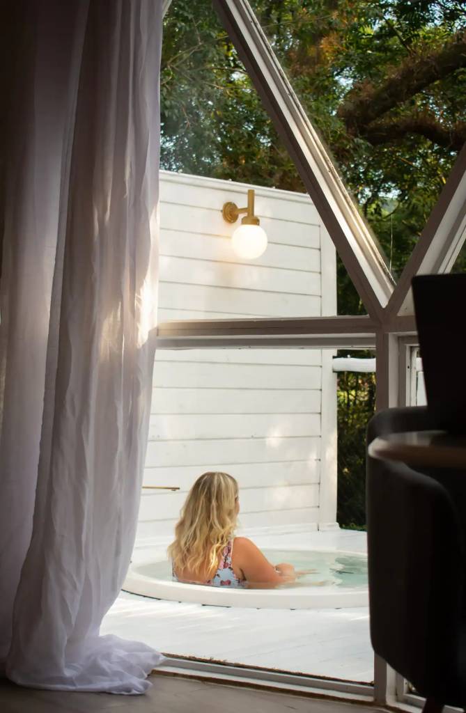 jacuzzi-Domo-SuperNova 3 chalés e cabanas do Airbnb para visitar no feriado