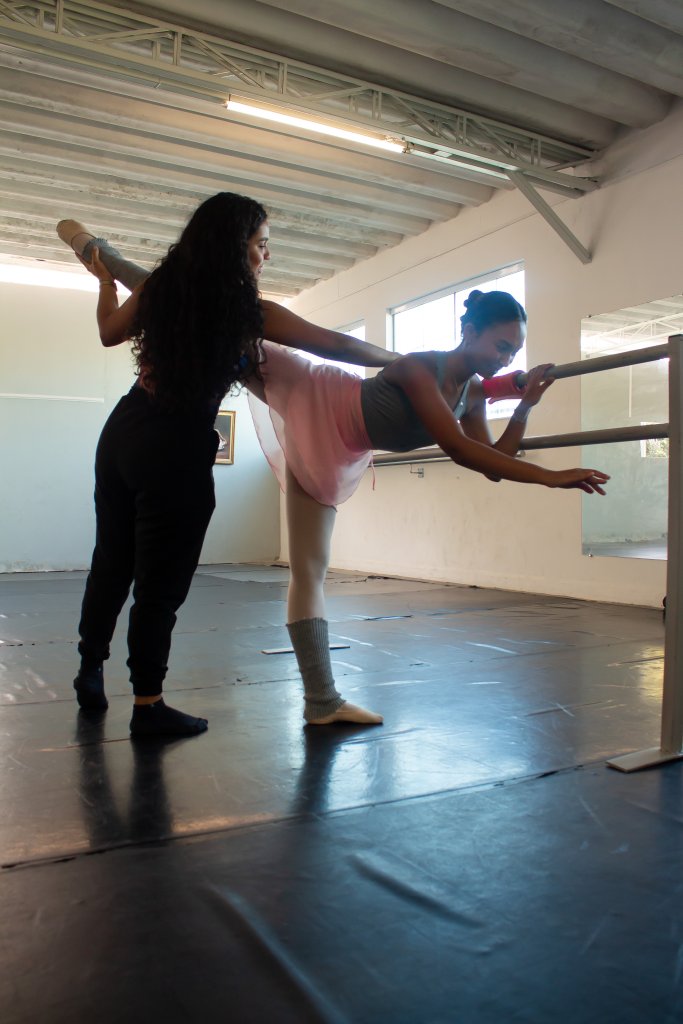 letícia leal leva ballet à periferia ação social