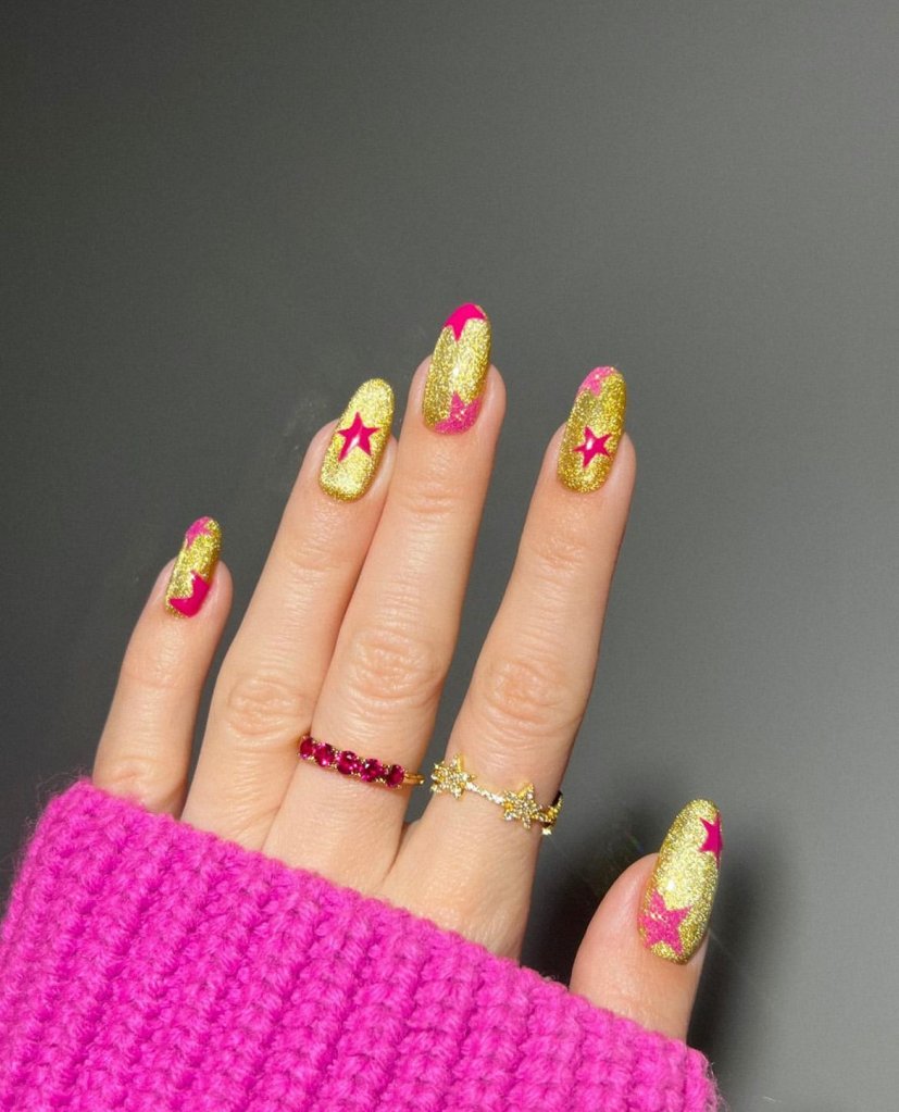 nail art amarela com glitter