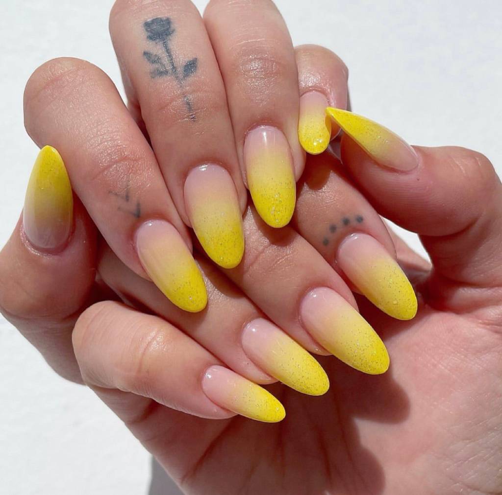 nail-arts-amarelas-ombré nail amarela em degradê