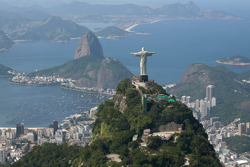 Ciristo Redentor é uma das várias atrações turísticas do Rio de Janeiro