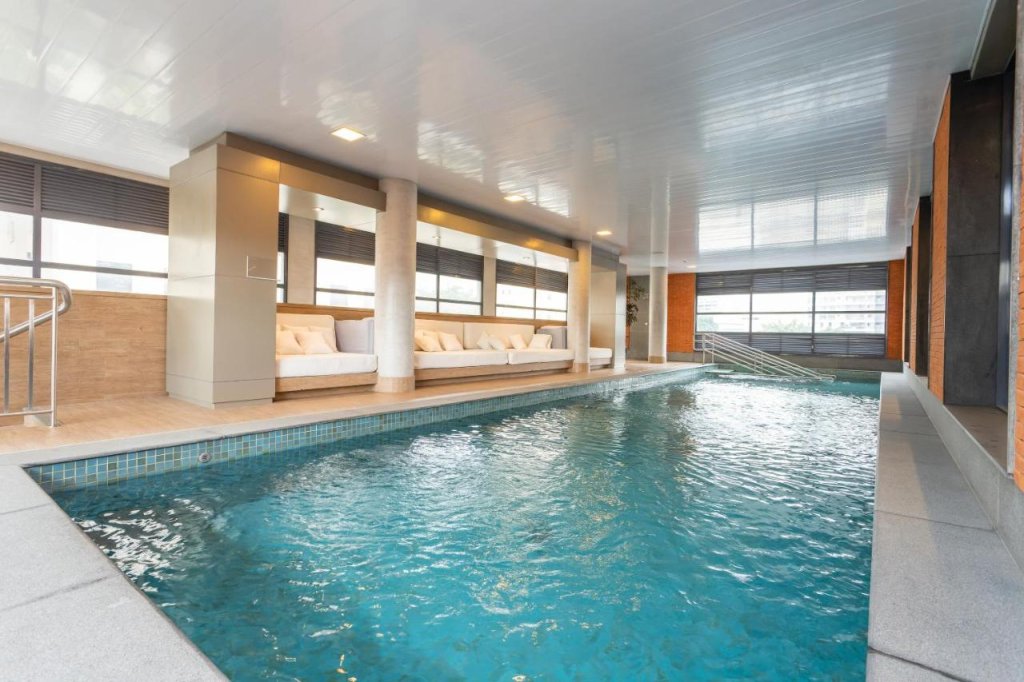 Hotel Charlie Itaim conta com piscina coberta