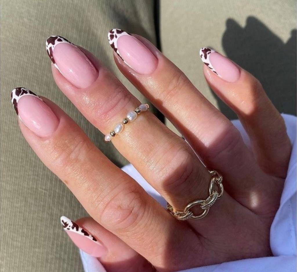 nail-art-com-animal-francesinha-vaca nail art com animal print vaca francesinha