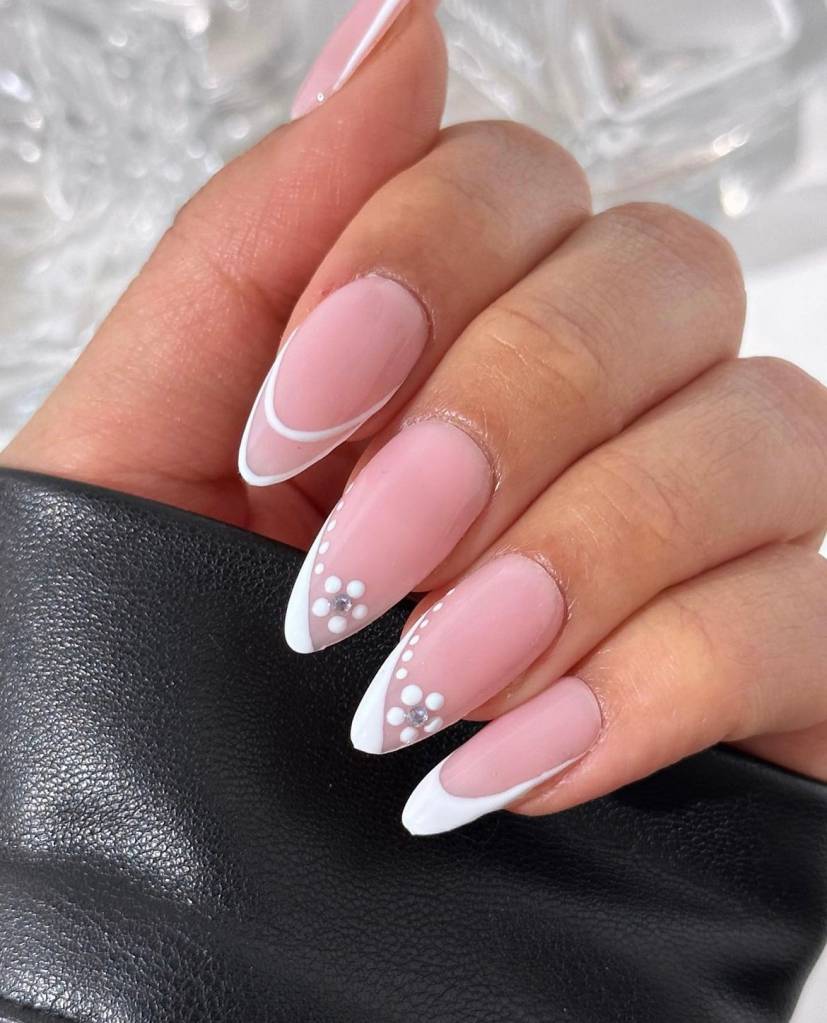 nail-arts-elegantes-noivas-francesinha-diamante nail art elegante para noivas com diamante