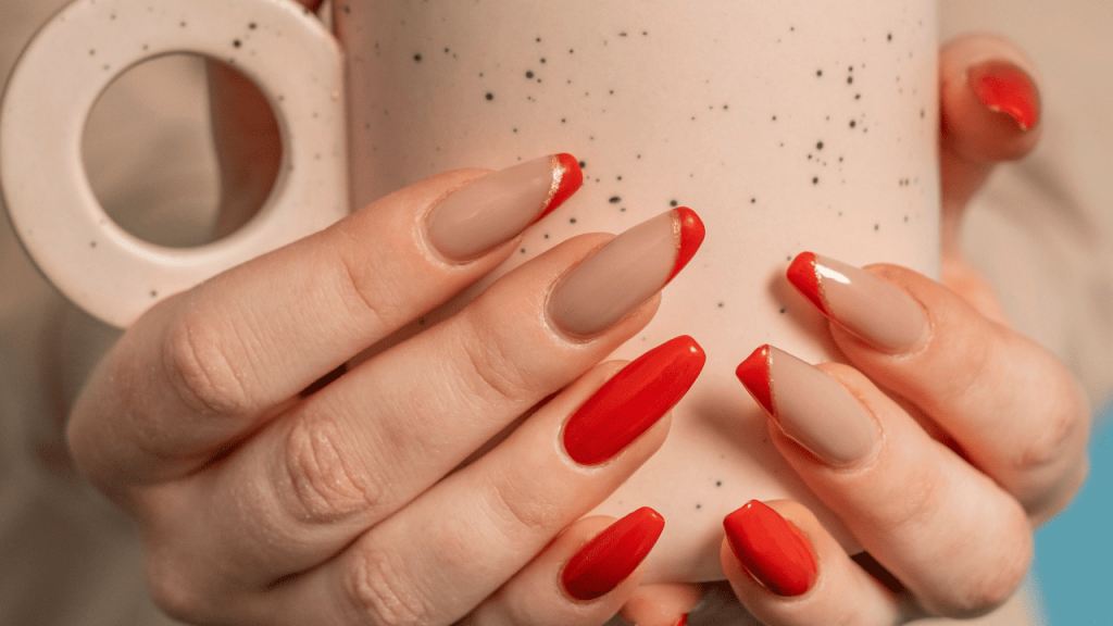 Unhas vermelhas decoradas Imagem de unhas vermelhas decoradas