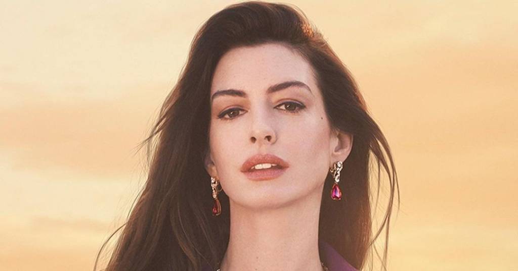 Anne Hathaway revela truque para lábios volumosos