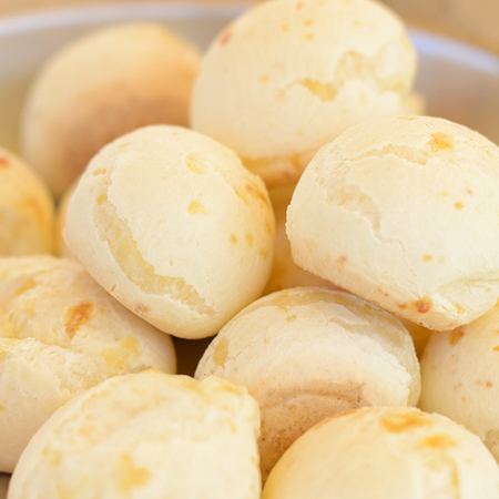 Pão de queijo fit fica pronto rapidinho no micro-ondas