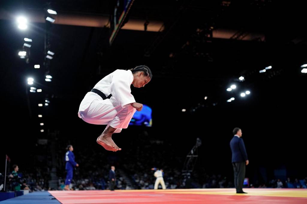 Paris 2024: Rafaela Silva vence georgiana e está na semifinal do judô