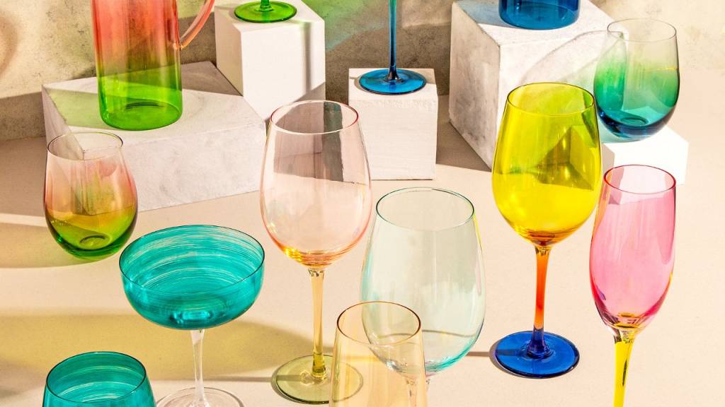 Estampa floral e degradê são tendência na decoração da mesa posta