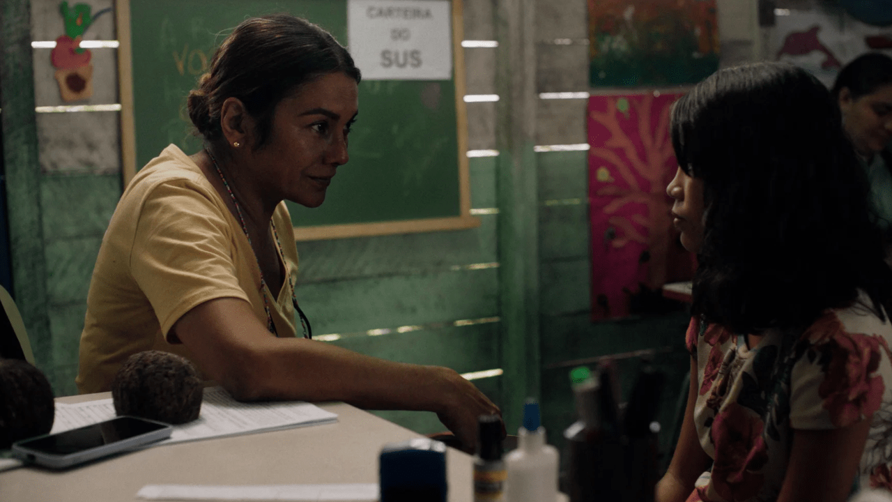 Dira Paes no filme Manas