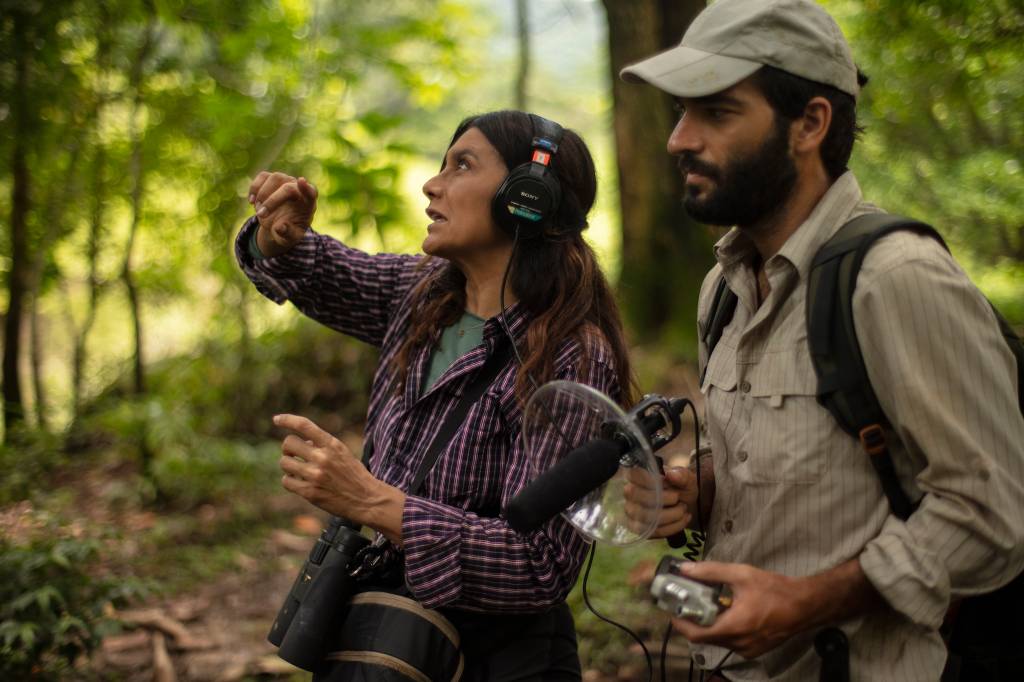 Prestes a completar 40 anos de carreira, a atriz Dira Paes estreia na direção e participa de festivais internacionais