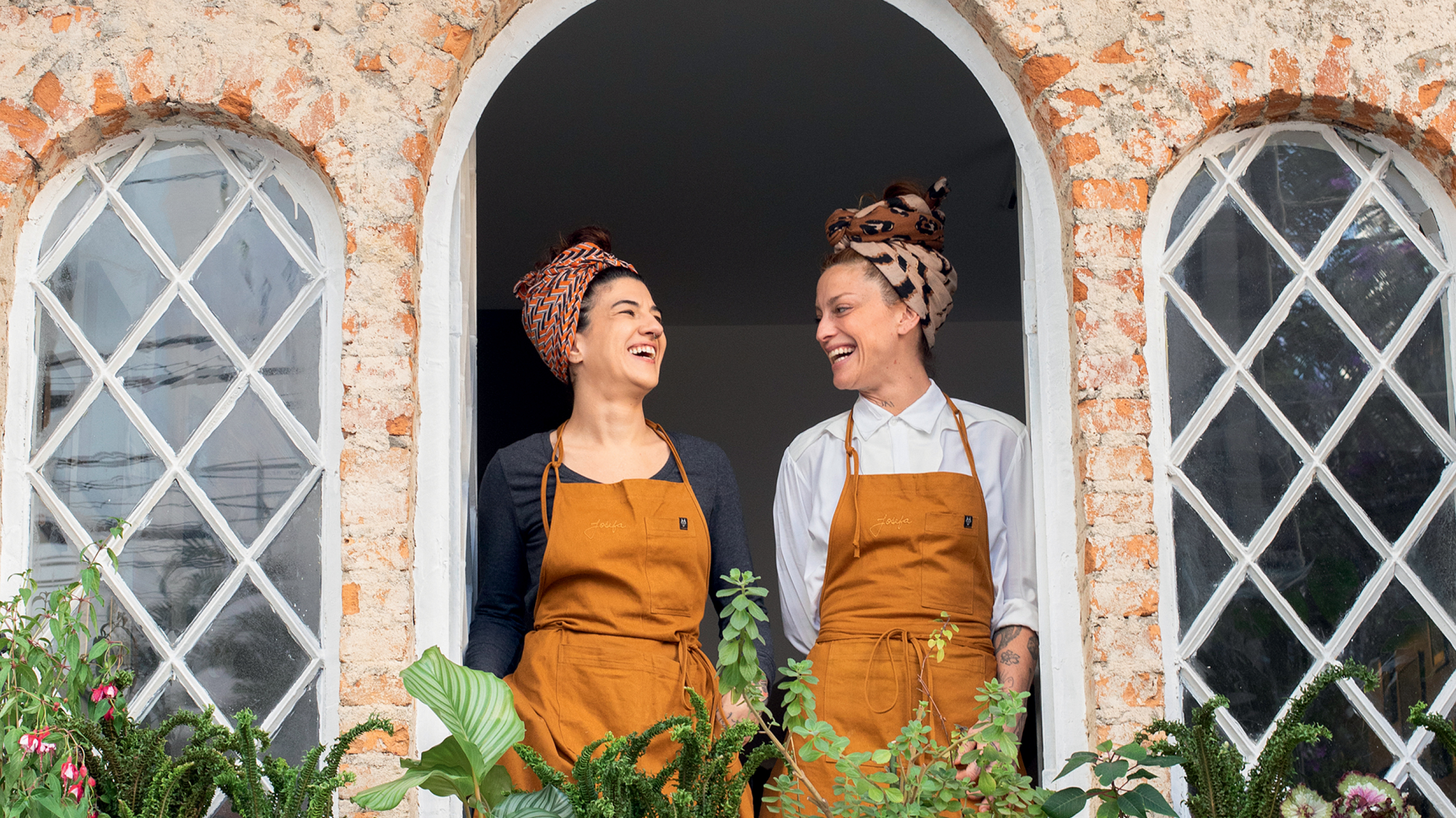 As chefs Bel Crozera e Tainá Tancredo do restaurante Josefa no Paraíso