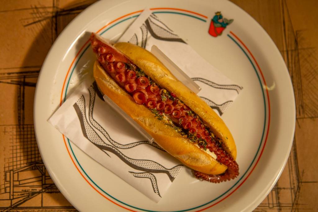 cachorro-quente-Choripolvo – Cachorro-quente Choripolvo, do Notorious Fish, em São Paulo