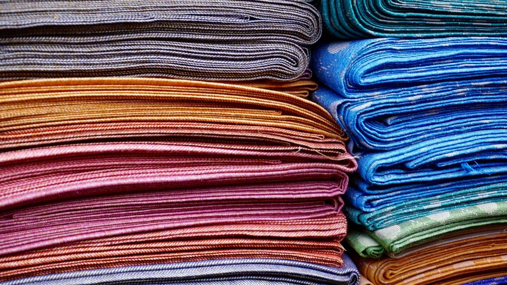 O papel da indústria têxtil na moda atual - Coluna Rachel Jordan