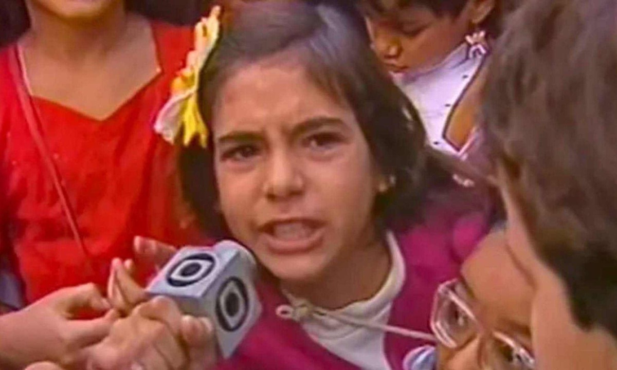 Revoltada, menina grita em microfone por causa da espera na fila para o "Xou da Xuxa"