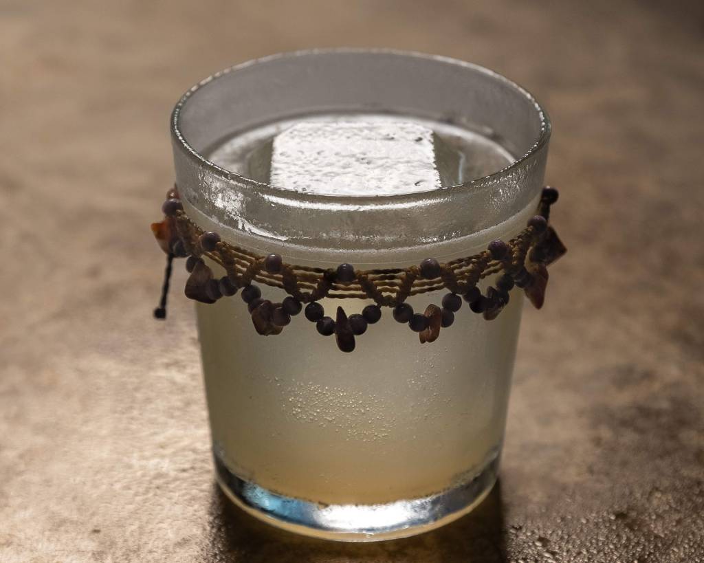 Drink Canto de Ossanha, com cachaça, do bar Orfeu