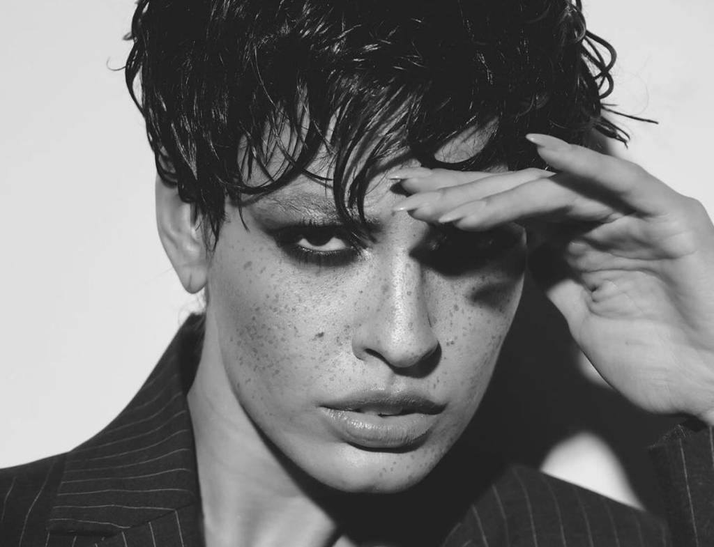 Beatriz Reis surge com novo visual para papel de vilã