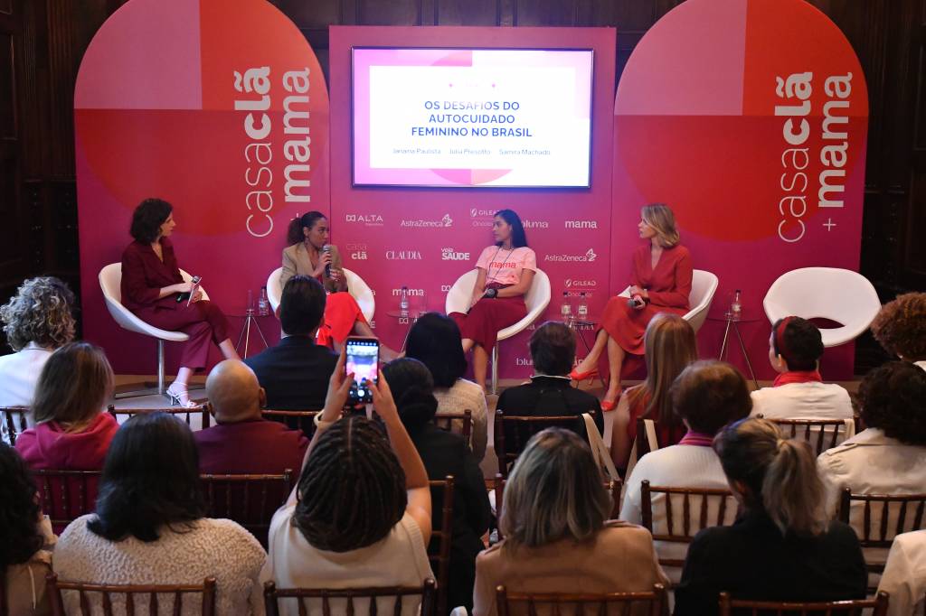 Casa Clã MAMA 2024 Júlia Presotto, co-fundadora do MAMA, a mastologista Samira Machado, a enfermeira Janaina Paulista e Helena Galante, diretora de conteúdo de CLAUDIA e Boa Forma