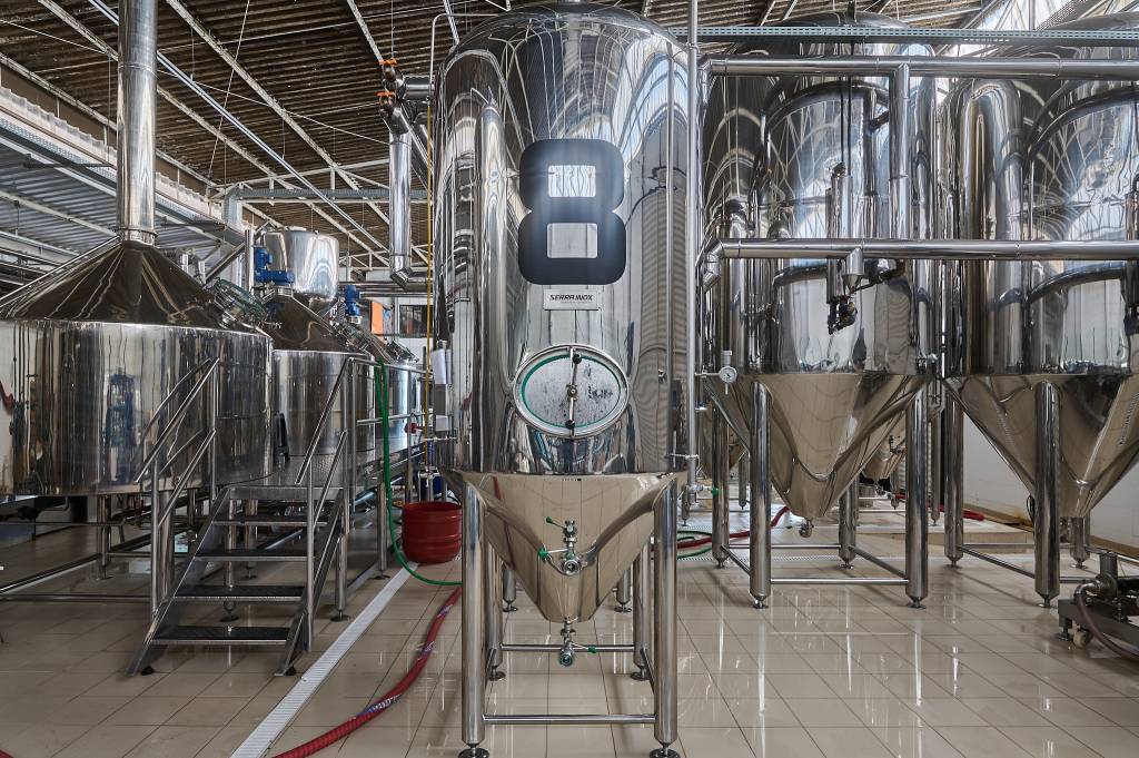 Arquitetura Tarantino – Outubro 2022 – TarantinoPhoto by Paulo Barbuto Até 25 mil litros de cerveja são produzidos por mês na fábrica