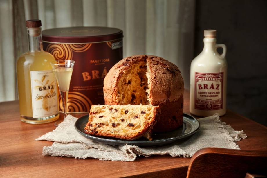 Bráz - Panetone Fora de Série, como cidra e laranja glaceada, uvas passas e cobertura de amaretto e limão-siciliano (R$ 199 - 1kg)