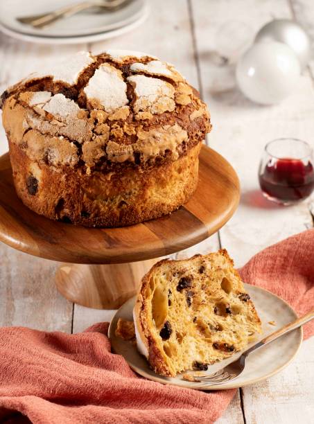 Casa Santa Luzia - Panettone Artigianale al Cioccolato Fondente, recheado com gotas de chocolate belga meio amargo, vinho do Porto, fava de baunilha natural e cobertura açucarada de creme de amêndoas (R$ 155 - 510g)