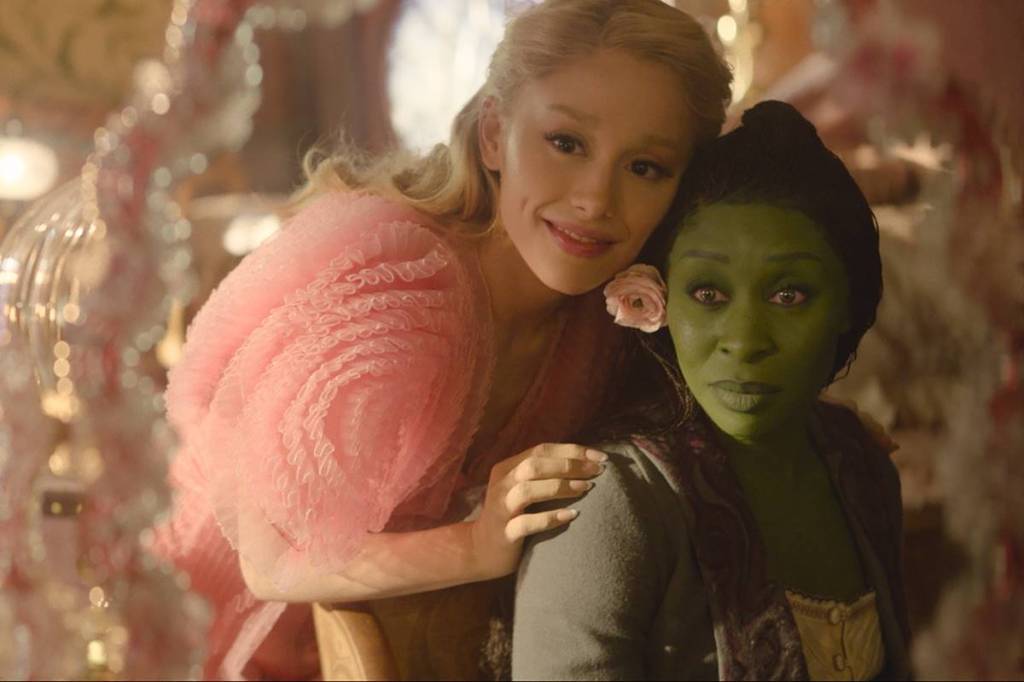 Estrelando Cynthia Erivono no papel de Elphaba e Ariana Grande, como Glinda, longa chegou aos cinemas brasileiros em 21 de novembro