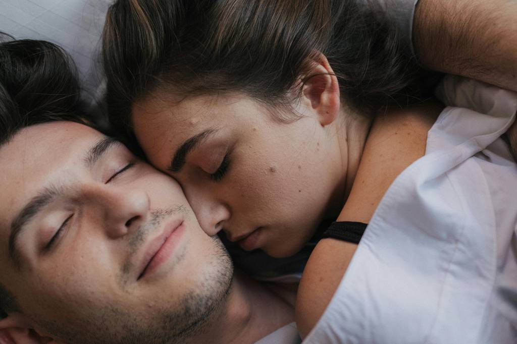 Pensar em outras pessoas durante o sexo