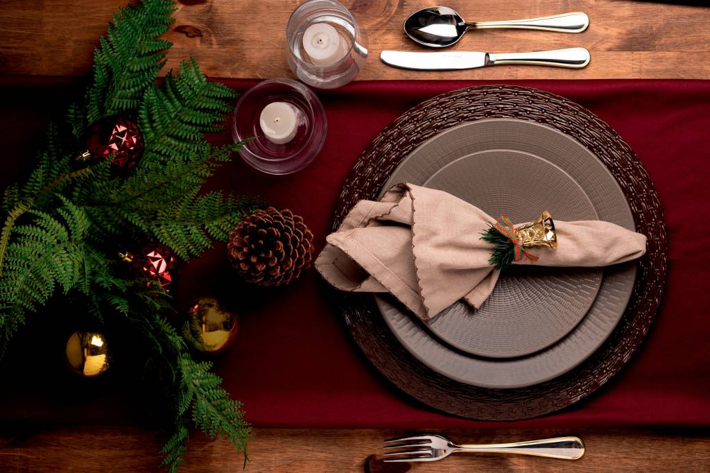 Tendências de mesa posta para ficar de olho neste Natal