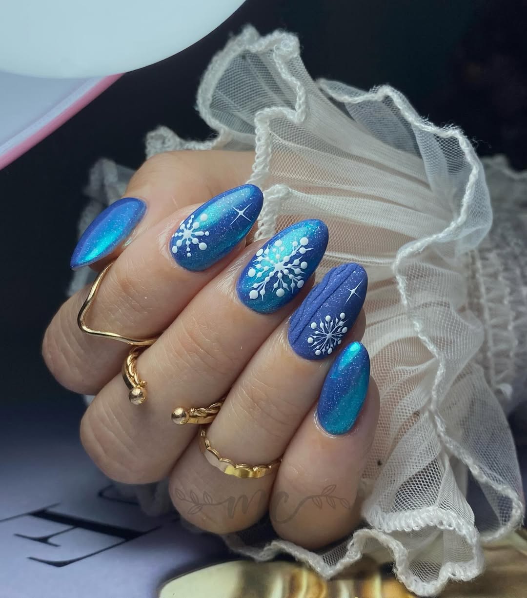 5 inspirações de nail arts nada óbvias para apostar neste fim de ano